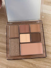 Load image into Gallery viewer, LISM-Eye-shadow, palette, finish, travel size