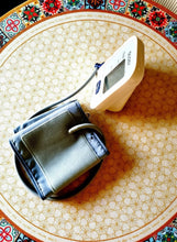 Load image into Gallery viewer, OLOEY Arterial blood pressure measuring apparatus,Electric blood pressure monitor LCD digital display