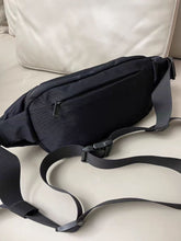 Load image into Gallery viewer, fnzone Waistpack, hip pack with adjustable straps, suitable for outdoor exercise and travel