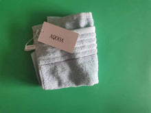 Load image into Gallery viewer, AQOOA Towels, fast drying and highly absorbent 100% pure cotton lightweight towel