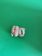 Load image into Gallery viewer, Quinitiles Resin ornaments, resin mini pig statue, cute DIY craftsmanship