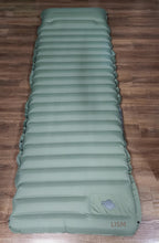 Load image into Gallery viewer, LISM Sleeping mats,6-inch ultra light sleeping pad with built-in pump, lightweight sleeping pad for tent (green green)