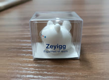 Load image into Gallery viewer, Zeyigg Resin figurine, cute mini carved statue 