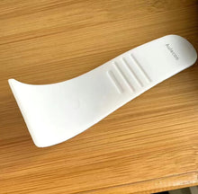 Load image into Gallery viewer, Aulecoo cosmetic spatula for hair removal preparations, non stick wax spatula, silicone spatula for home salon body use