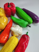 Load image into Gallery viewer, Festive Garlands Artificial vegetables,Realistic vegetable decoration set photo props