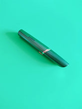 Load image into Gallery viewer, Pedica Electric eyebrow trimmer, a painless portable eyebrow trimmer