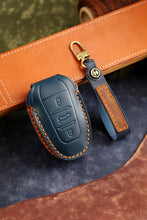 Load image into Gallery viewer, Keycases,High end personalized handmade genuine cowhide car keycase buckle