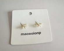 Load image into Gallery viewer, maoeoionp Pearl Clip Hoop Earrings Women's Comfort Non Pierced Earrings, Gold