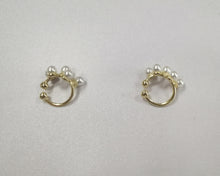 Load image into Gallery viewer, maoeoionp Pearl Clip Hoop Earrings Women's Comfort Non Pierced Earrings, Gold