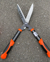 Load image into Gallery viewer, Gardening shears, garden hedge shears, for trimming borders, boxwoods and shrubs, hedge shears and scissors with comfortable handles, 21-inch carbon steel shrub cutter
