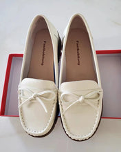 Load image into Gallery viewer, Fastbobitong Women's Faux Leather Ballet Flats Casual Round Toe Bow