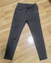 Load image into Gallery viewer, Gemisan Pants, Women's Modern Skinny Jeans (Standard and Plus)