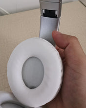 Load image into Gallery viewer, Hanleo headset, Bluetooth headset wireless, over-ear stereo wireless headset 35 hours of play time with deep bass, soft memory protein earmuffs, built-in microphone wired mode PC/mobile phone/TV-white