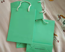 Load image into Gallery viewer, PEAKS COMFORTS paper shopping bag,light green Kraft Paper Gift Bags with Handles Shopping Bag
