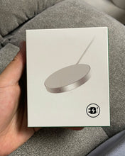 Load image into Gallery viewer, Wireless Charger, Fast Wireless Charging, with Silicone Pads, Compatible with Support Wireless Charger Mobile Phones