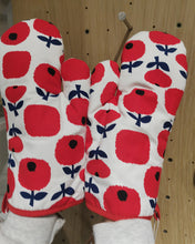 Load image into Gallery viewer, QIOUR Oven Mitts and Potholders BBQ Gloves-Oven Mitts and Pot Holders with Recycled Cotton Infill Silicone Non-Slip Cooking Gloves for Cooking Baking Grilling