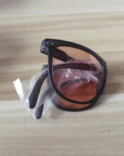 Load image into Gallery viewer, Tidekuu- Polarized Modern Black Square Foldable Sunglasses with Case