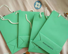 Load image into Gallery viewer, PEAKS COMFORTS paper shopping bag,light green Kraft Paper Gift Bags with Handles Shopping Bag