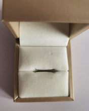 Load image into Gallery viewer, ELETIUO Small Travel Jewelry Organizer,Gift for Girls,Jewelry Display Box for Rings Earrings