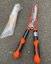 Load image into Gallery viewer, Gardening shears, garden hedge shears, for trimming borders, boxwoods and shrubs, hedge shears and scissors with comfortable handles, 21-inch carbon steel shrub cutter