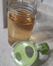 Load image into Gallery viewer, EZLife kitchen oil bottle, automatic flip-top cooking oil bottle, glass oil bottle with coaster, suitable for olive oil, vinegar, soy sauce, maple syrup