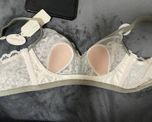 Load image into Gallery viewer, ASHPACO Lingerie, Lightweight Latex Lined Cup Wireless No Padded Full Coverage Plus Size Minimizing Bra