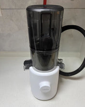 Load image into Gallery viewer, Lanueva Electric Juicer, for oranges, lemons, grapefruit and other fruits, brushed stainless steel