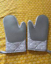 Load image into Gallery viewer, LTGICH oven gloves, heat-resistant non-slip food grade kitchen gloves silicone cooking gloves kitchen, cooking