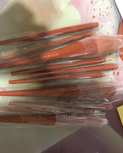 Load image into Gallery viewer, Qonava makeup brush set, suitable for loose powder, blush, contouring, concealer, eye shadow, eyebrows, blending, advanced synthetic pink makeup brushes, 10 pcs