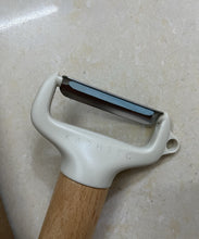 Load image into Gallery viewer, KACHEEG manual peeler, potato, kitchen apple peeler, vegetable, fruit, potato, carrot, vegetable peeler, super sharp and durable, high-quality rosewood handle