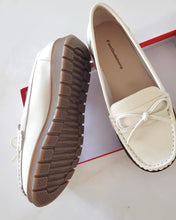 Load image into Gallery viewer, Fastbobitong Women's Faux Leather Ballet Flats Casual Round Toe Bow