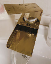 Load image into Gallery viewer, Ledoor Faucet ,Single Handle Single Hole Hot And Cold Mixed Water Wash Basin Faucet