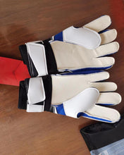Load image into Gallery viewer, RAY NIGEL Goalkeeper Gloves,Strong Grip for The Toughest Saves, with Finger Spines to Give Splendid Protection to Prevent Injuries