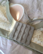 Load image into Gallery viewer, ASHPACO Lingerie, Lightweight Latex Lined Cup Wireless No Padded Full Coverage Plus Size Minimizing Bra