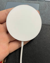 Load image into Gallery viewer, Wireless Charger, Fast Wireless Charging, with Silicone Pads, Compatible with Support Wireless Charger Mobile Phones