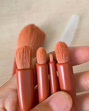 Load image into Gallery viewer, Qonava makeup brush set, suitable for loose powder, blush, contouring, concealer, eye shadow, eyebrows, blending, advanced synthetic pink makeup brushes, 10 pcs