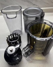 Load image into Gallery viewer, Lanueva Electric Juicer, for oranges, lemons, grapefruit and other fruits, brushed stainless steel