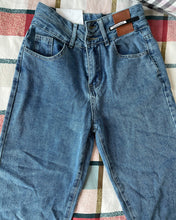 Load image into Gallery viewer, Divanewlook Women's High Rise Straight Fit Jean