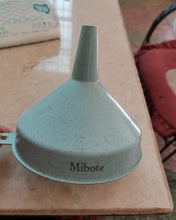 Load image into Gallery viewer, Mibote funnel, plastic economical and practical funnel, 8 ounces capacity, for kitchen use