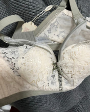 Load image into Gallery viewer, ASHPACO Lingerie, Lightweight Latex Lined Cup Wireless No Padded Full Coverage Plus Size Minimizing Bra