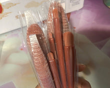 Load image into Gallery viewer, Qonava makeup brush set, suitable for loose powder, blush, contouring, concealer, eye shadow, eyebrows, blending, advanced synthetic pink makeup brushes, 10 pcs