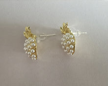 Load image into Gallery viewer, GOVENUS earrings, golden pineapple pearl jewelry pin earrings, girl earrings