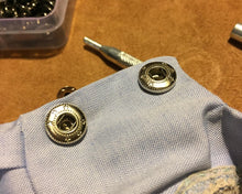 Load image into Gallery viewer, Manitou Press nails,Assorted Perfect Fit Instant Buttons,No Sew Button Pins,Replacement Button Instant,No Tool,Removable and Reusable,for Jeans Shirt Sweater Coat Pants and Other Kinds of Clothes