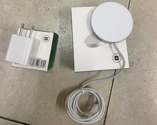 Load image into Gallery viewer, Wireless Charger, Fast Wireless Charging, with Silicone Pads, Compatible with Support Wireless Charger Mobile Phones