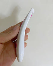 Load image into Gallery viewer, Qonava electric eyelash curler, heated eyelash curler, eyelash curler tool with heated silicone pad, suitable for women