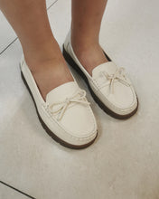 Load image into Gallery viewer, Fastbobitong Women's Faux Leather Ballet Flats Casual Round Toe Bow