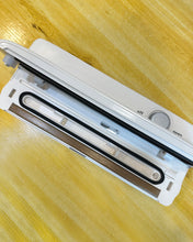 Load image into Gallery viewer, Maisutseb Vacuum packing machine, Vacuum Packaging w/Built-in Cutter