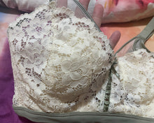 Load image into Gallery viewer, ASHPACO Lingerie, Lightweight Latex Lined Cup Wireless No Padded Full Coverage Plus Size Minimizing Bra