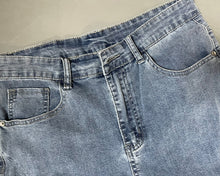 Load image into Gallery viewer, HAIHUIJIA Men's Relaxed Fit Straight Leg Jean