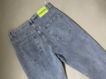 Load image into Gallery viewer, HAIHUIJIA Men's Relaxed Fit Straight Leg Jean
